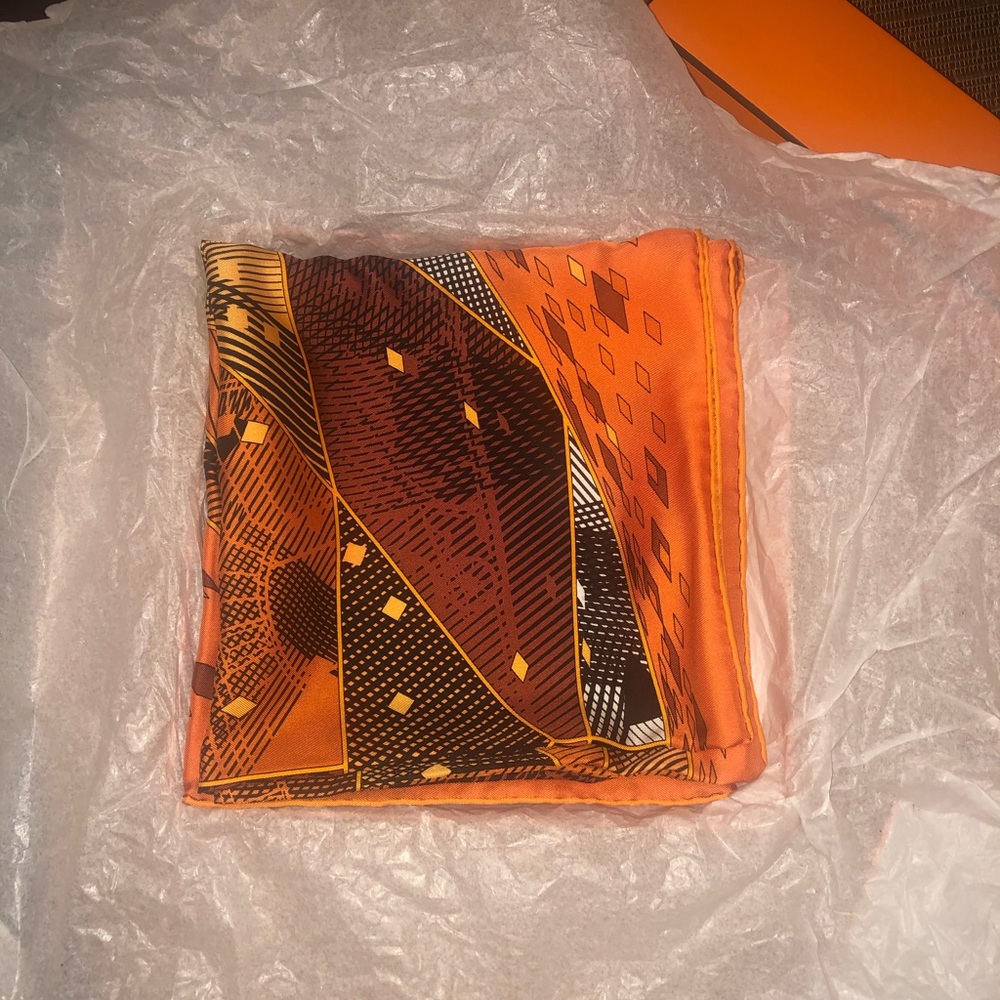 Hermès Black and Orange Circle Design Scarf